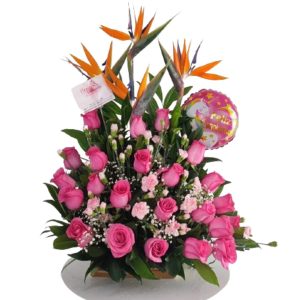 Arreglo de rosas fucsias y avez -floristería Cali