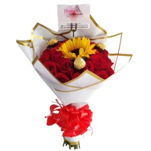 Arreglo buchon de girasol, rosas y chocolates ferreros -Floristería Cali (1)