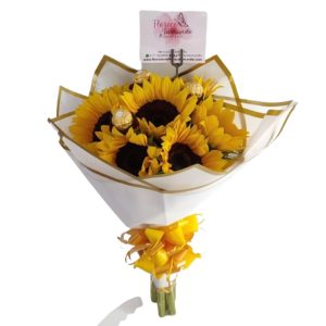 Arreglo buchon de girasol y chocolates ferreros -Floristería Cali